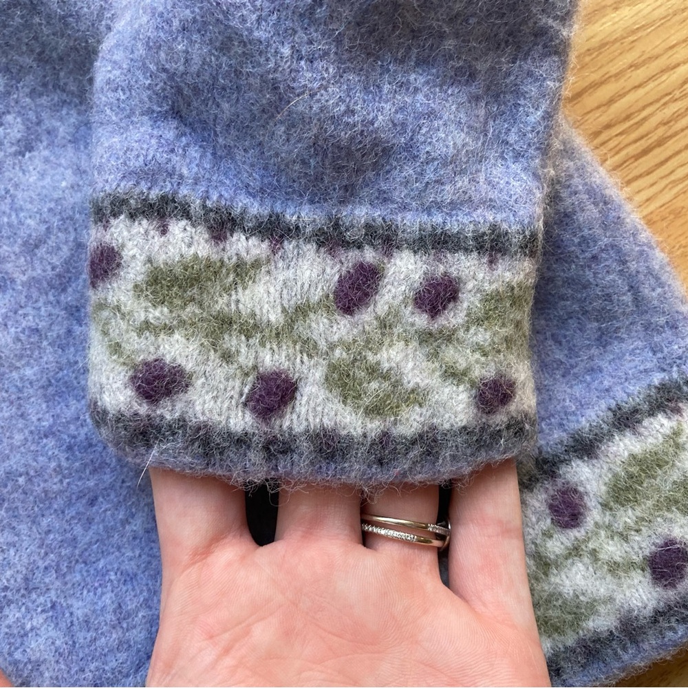 Like New Woolrich Light Blue Periwinkle Sweater Botanical Pattern, Wool, Size 2 - Picture 4 of 12